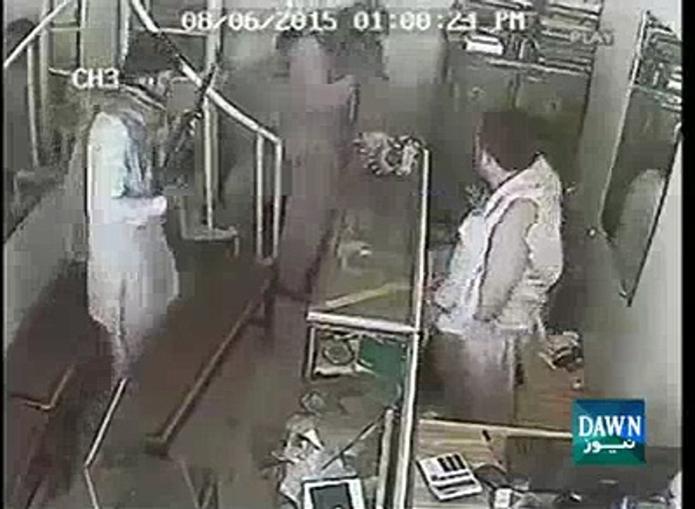 Mazloom Sunaar ki jama ponji le gay Zalim CCTV footage
