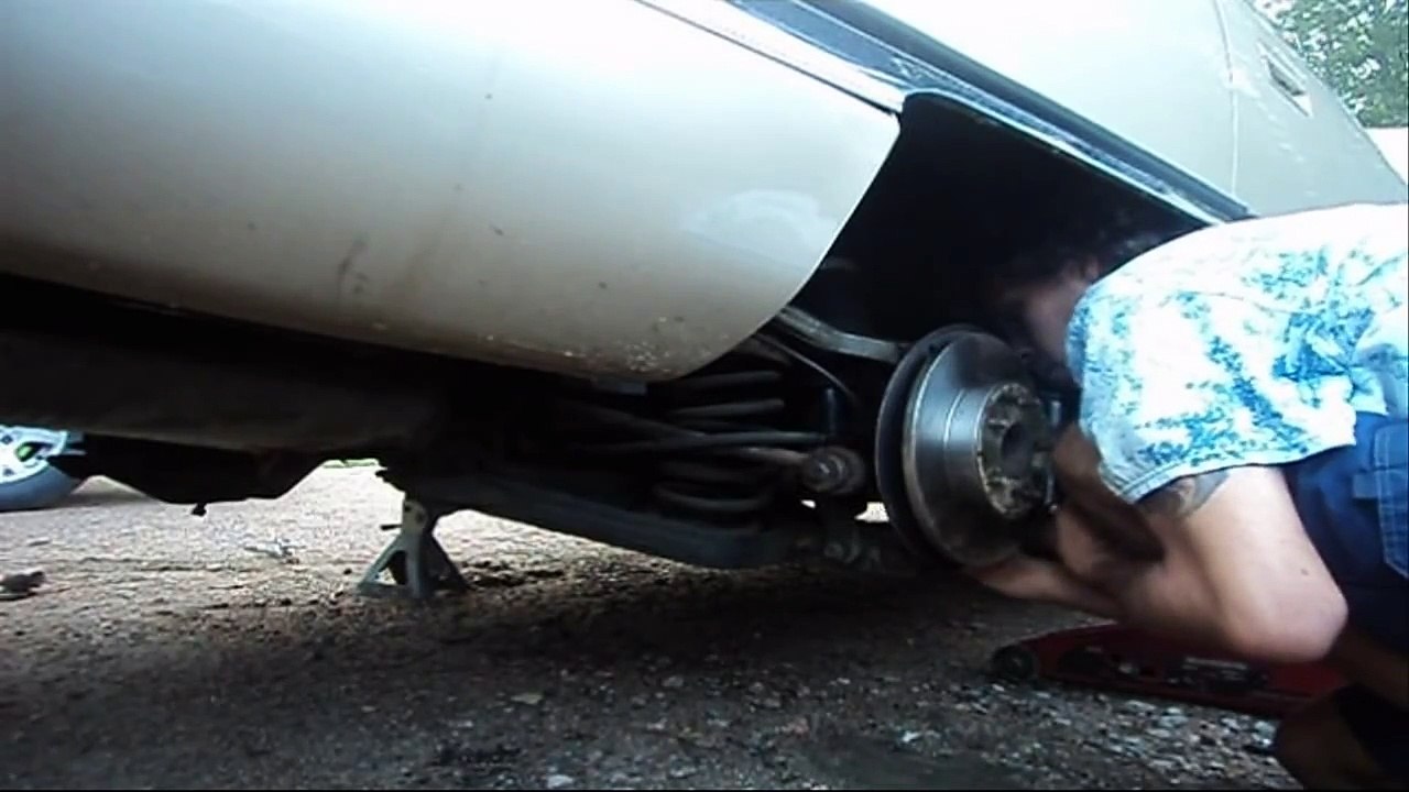 Rear Disc Brake Caliper Replacement: 1994 Cadillac DeVille
