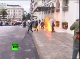 Emeutes à Athènes - ministre frappé agressé - cocktails molotov sur la police (15/12/2010)