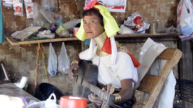 guitare et chant à Panpet (Kayah/Myanmar) 2/2