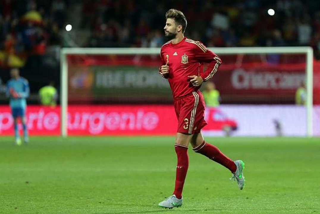 Piqué hué par les supporters espagnols