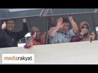 OKT Mat Sabu, Tian Chua & Aktivis Melambai Pada Peserta Perhimpunan #KitaLawan
