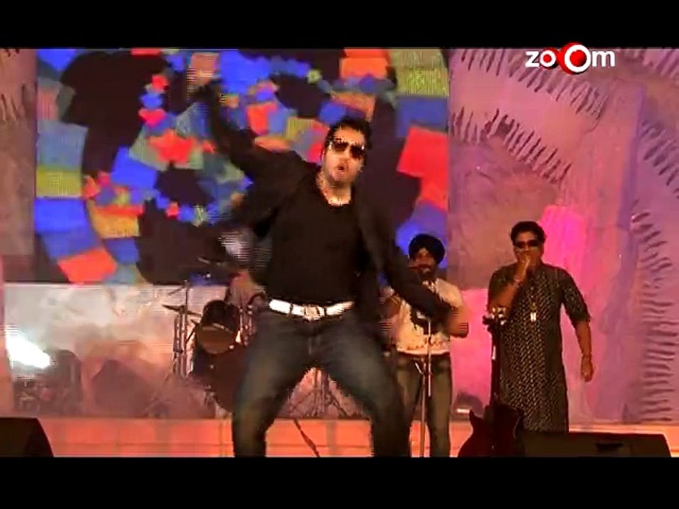 Mika Singh arrested by Delhi police - Bollywood News