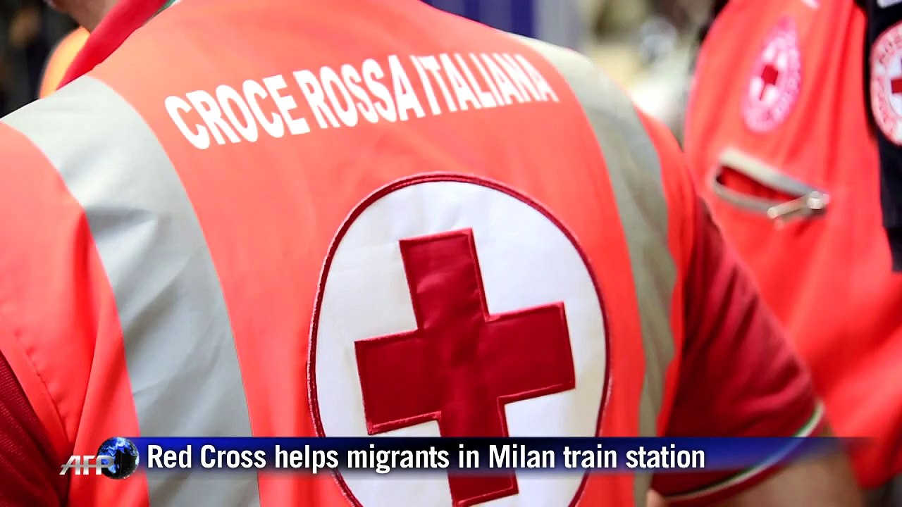 Red Cross helps migrants in Milan train station