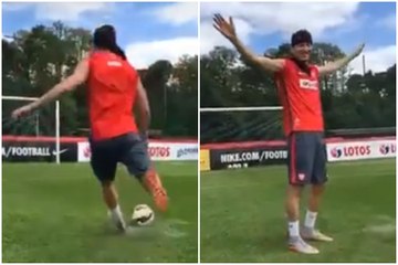 Lewandowski frappe sur la barre les yeux bandés !