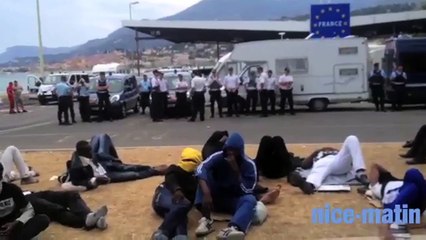 Des dizaines de migrants à la frontière à Menton