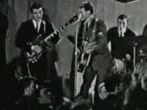 Halliday Johnny - Johnny revient