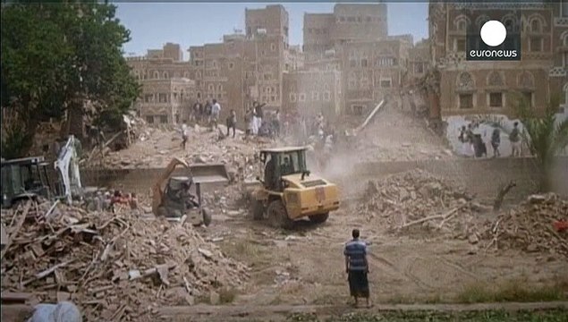 Yemen, aerei sauditi bombardano Sanaa, sito protetto dall'Unesco