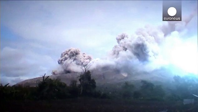 Indonesia, continua l'eruzione del vulcano Sinabung