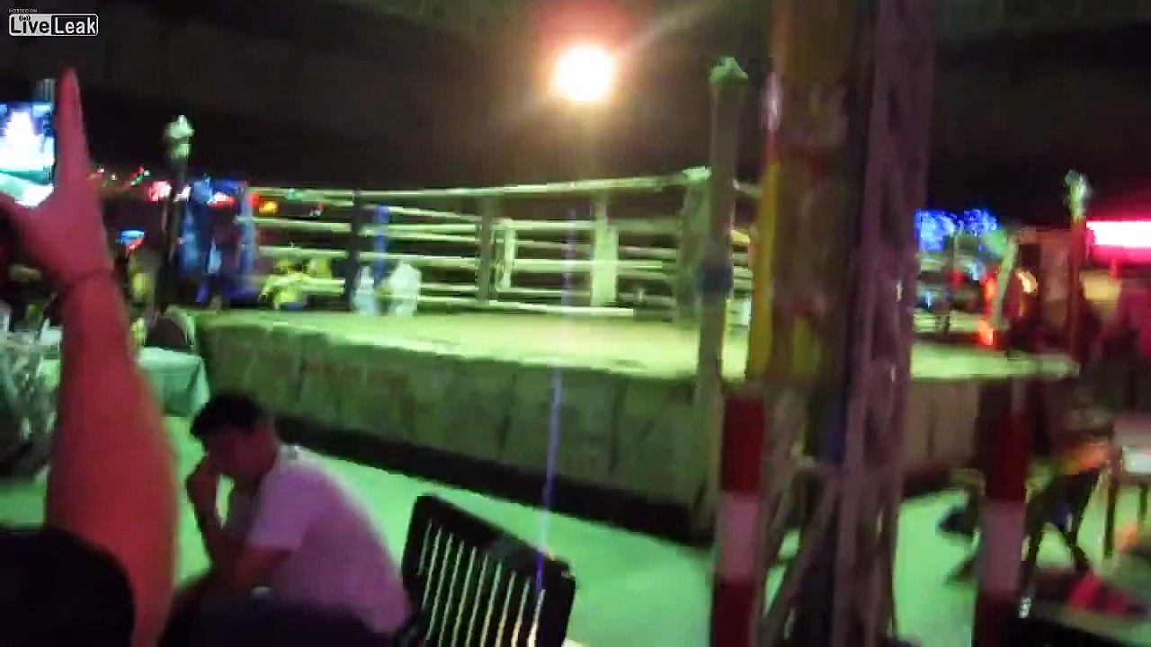 オーストラリア人観光客vs.タイ人のムエタイ選手※閲覧注意
