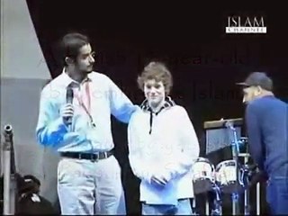 A British Teenager Embraces Islam  طفل بريطاني يعتنق الإسلام
