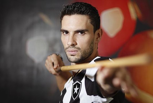 Todo Pimpão! Atacante do Botafogo curte nova fase de artilheiro