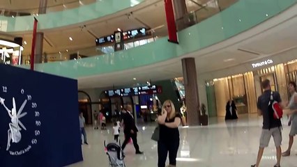 طفلة أمريكية وردة فعل غريبة عند سماعها الآذان