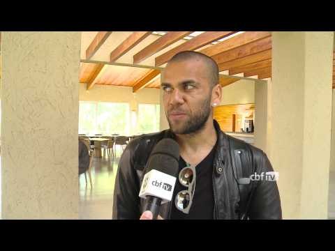 Daniel Alves já está com a Seleção Brasileira