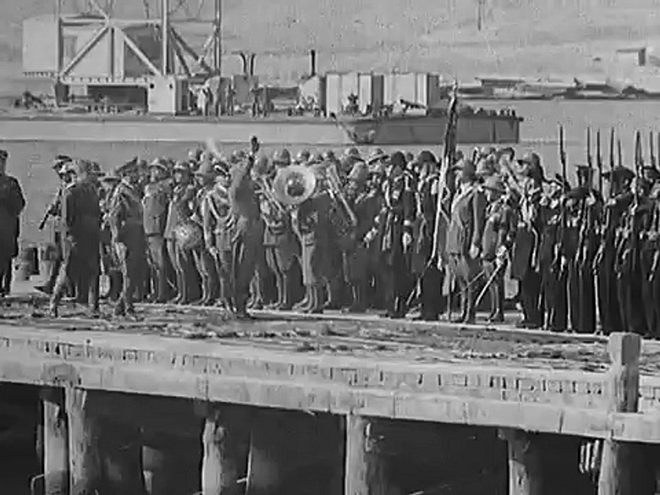 Mussolini visits Libya - British Pathé video