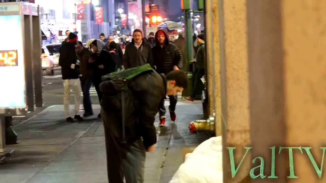 Helping a homeless man (GETS EMOTIONAL) "HELPING THE HOMELESS SOCIAL EXPERIMENT PRANK 2015"
