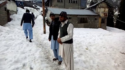 Anwar zaib muree tower video with Rabnawaz,Aftab and Abdurazeq. Snow throw.