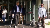 Sorti d'hôpital en béquilles, John Kerry suit de près le dossier iranien