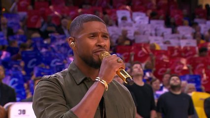 Usher interprète l'hymne américain avant la finale NBA : magique