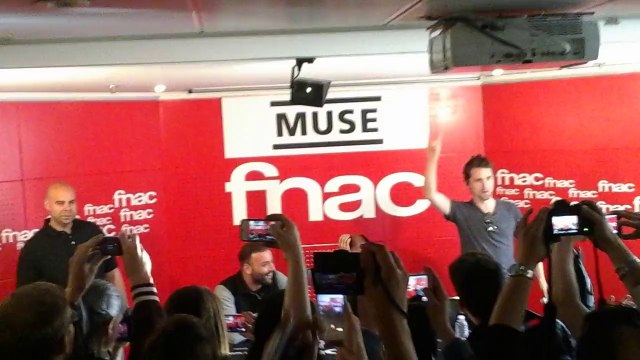 Dédicace du groupe Anglais de rock MUSE à la fnac de Paris Saint-Lazare pour leur nouvel album DRONES - 9 juin 2015