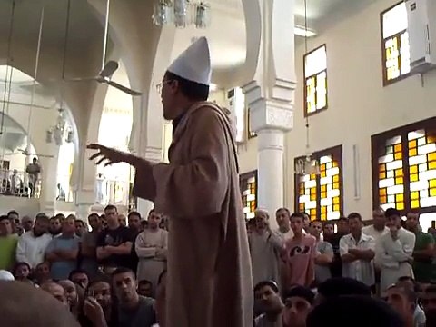 أترك لكم التعليق على هذا الفيديوا للشيخ علي بلحاج