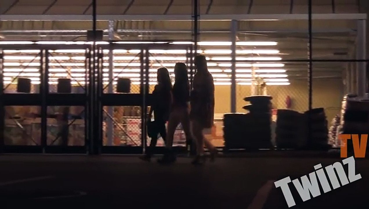 Killer Clowns in the Hood (PRANKS GONE WRONG) - Funny Videos 2014 - Best Pranks