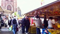 Markt Delft centrum Stadhuis & Grote Kerk, regen in Delft centrum