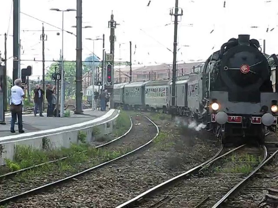 13 juin 2015 : à Douai, un train à vapeur de 1912 entre en gare