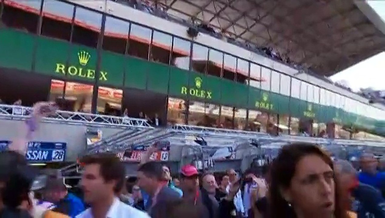 Aux 24 Heures du Mans, François Hollande hué et sifflé par des spectateurs