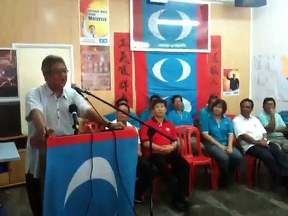 MediaRakyat News Flash: Zaid Ibrahim at the opening of Rasa Service Ctr, Hulu Selangor (2)