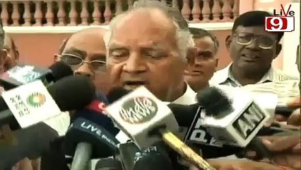 Indian Politician’s False Teeth Fall Off While Speaking – Hilarious