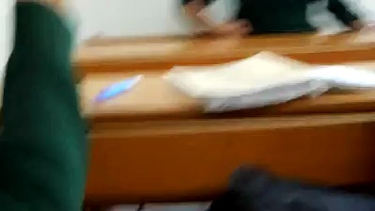 Bathroom singer
