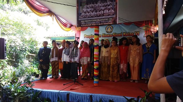 Graduation students od SDS CEMPAKA WANGI Jakarta