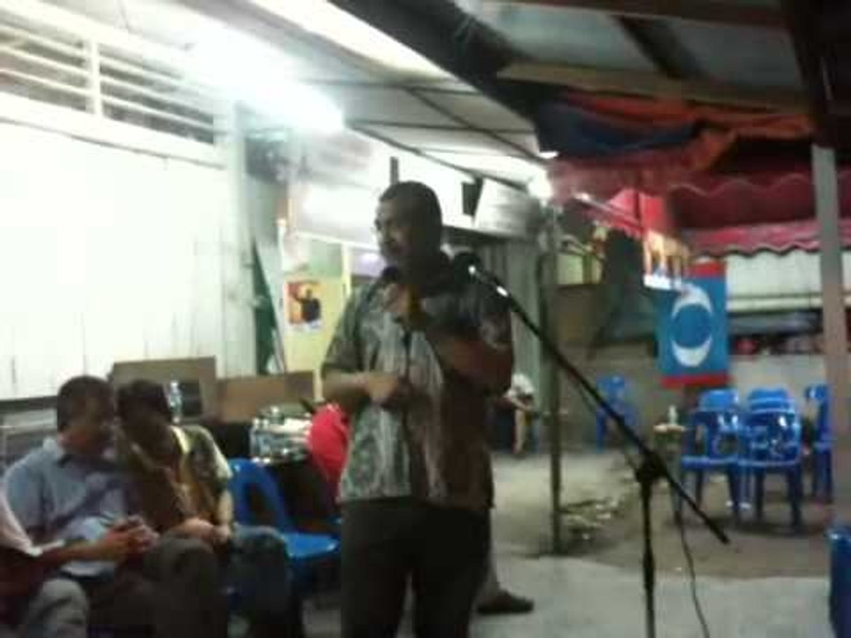 MediaRakyat News Flash: Khalid Samad at Kg Air Panas, Kerling (1)