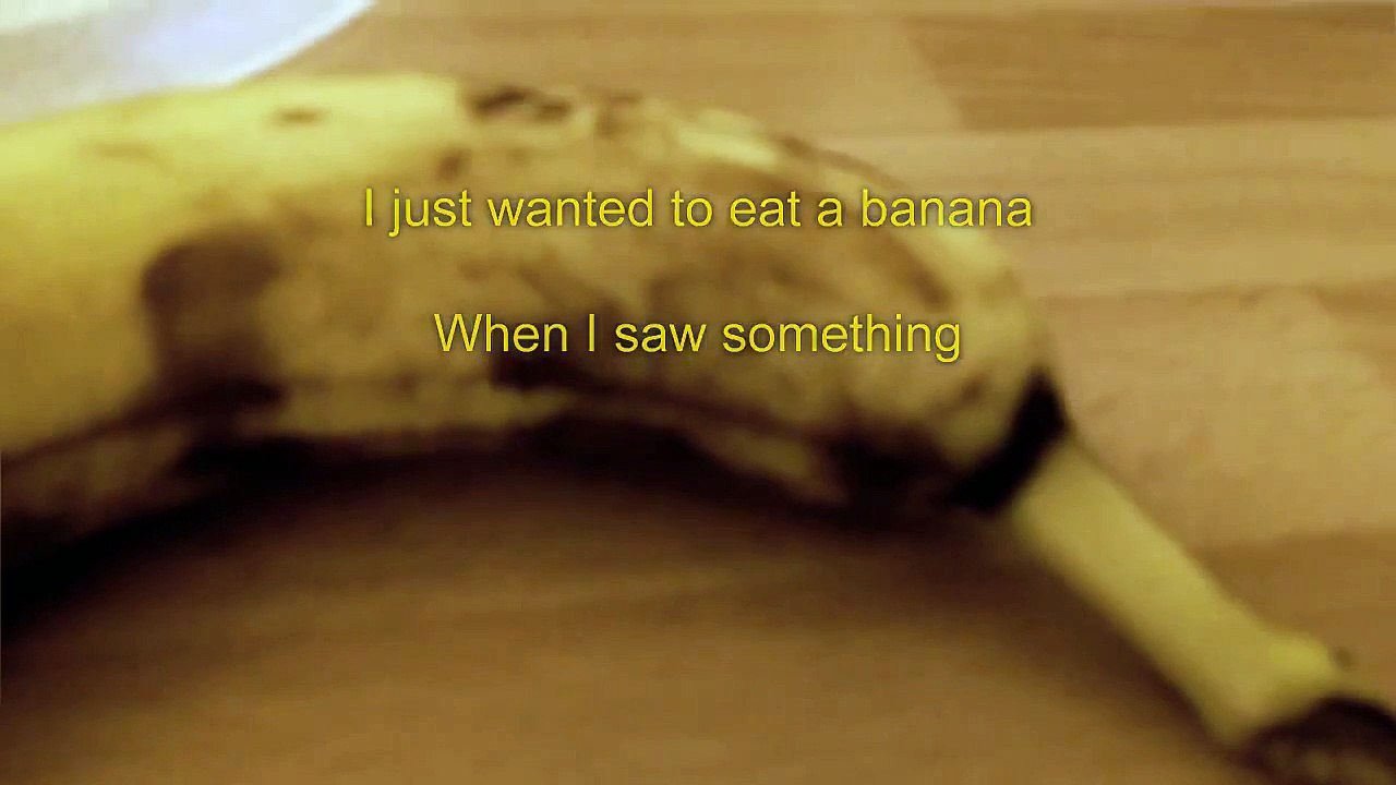 Une araignée sort d'une banane : terrifiant!