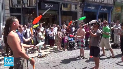 Jonglagogo dans les rues de Troyes