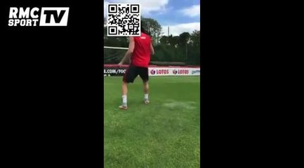 Lewandowski touche la barre les yeux bandés