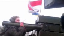 War in Ukraine:Ukrainian girl fire an RPG---Guerra in Ucraina;Ragazza spara con RPG