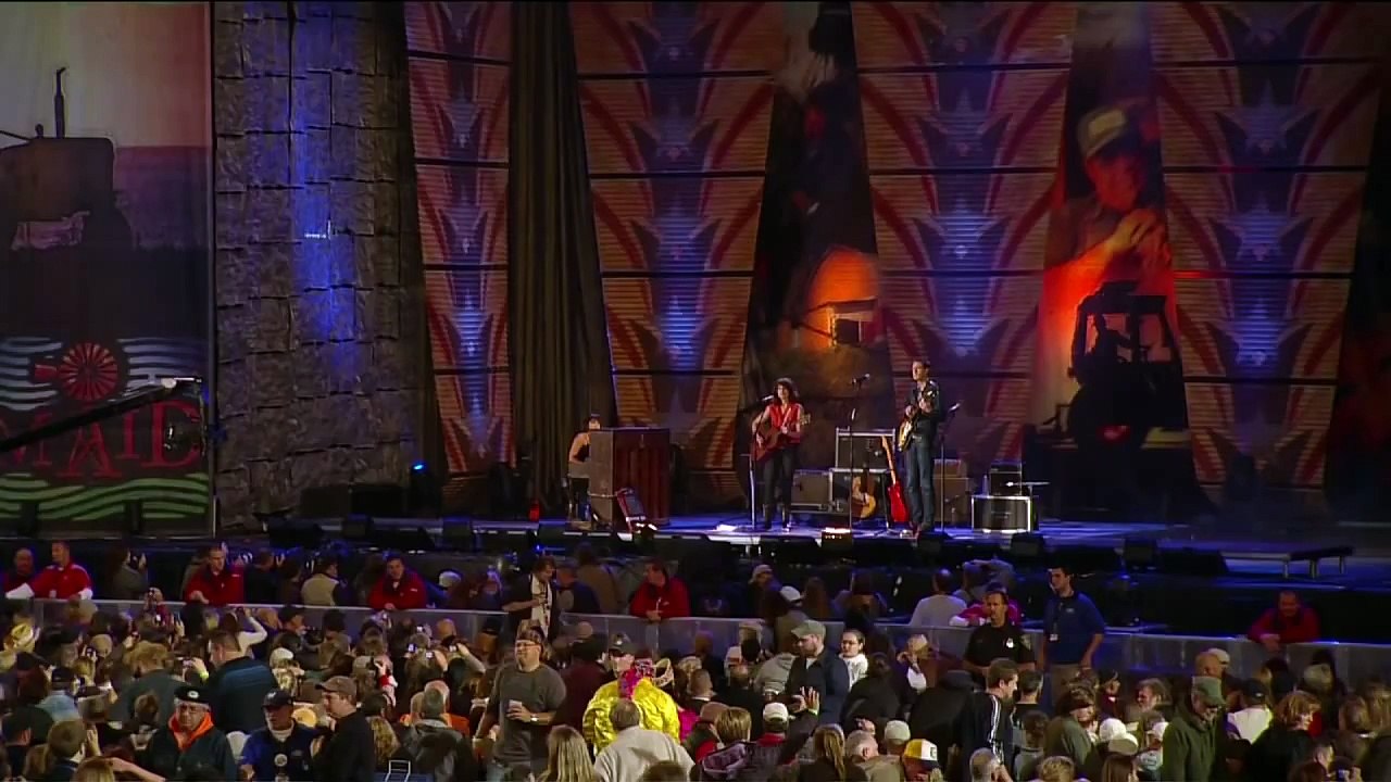 Norah Jones - Come Away With Me (Live at Farm Aid 25)