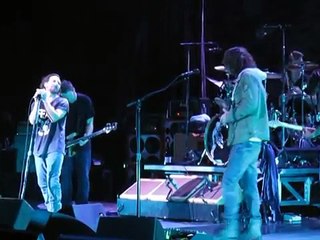 Pearl Jam  with Chris Cornell Hungerstrike - with intro from Ed -  LA3 - Temple of the dog reunion