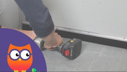 Comment poser un bas de porte (Ooreka.fr)