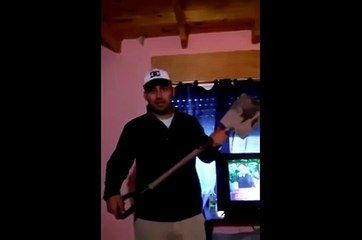 Destapar una cerveza con una pala ancha