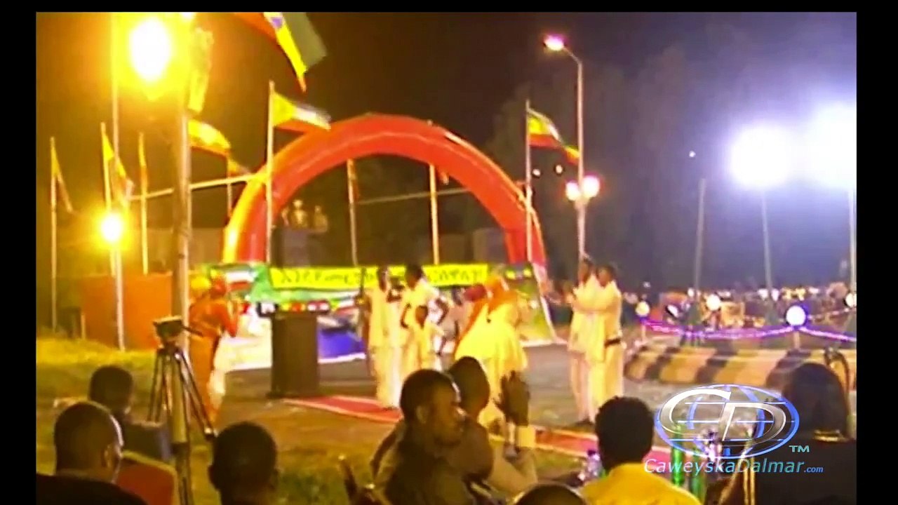 Dhaanto Cusub - oo Macaan (Muxiyadeen Ustaad)