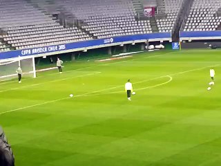 Neymar y una pintura de gol en los entrenamientos de Brasil