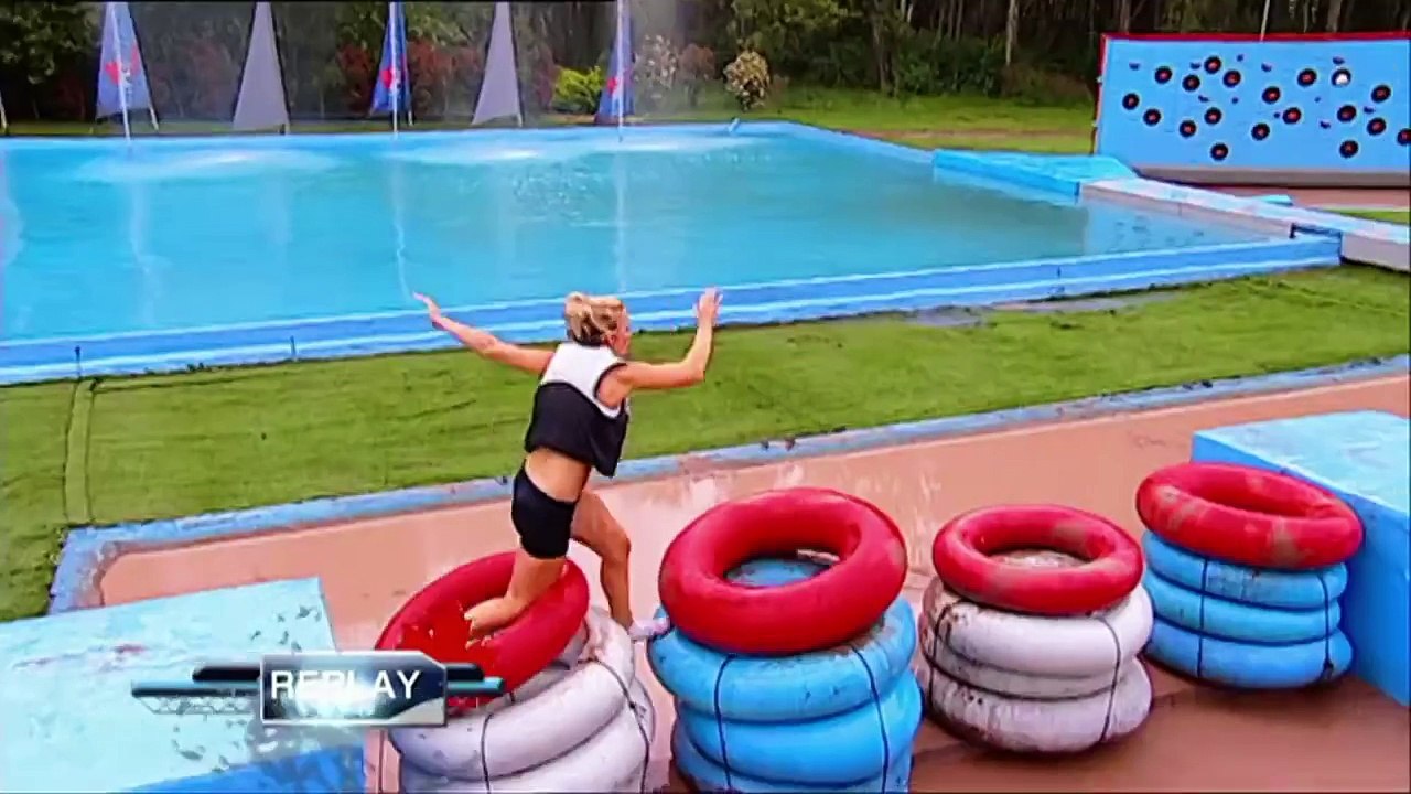 Cheerleader Without a Bellybutton | Wipeout