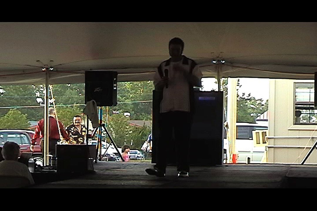 Anthony Hopkins sings 'Working On A Building' Elvis Week 2005