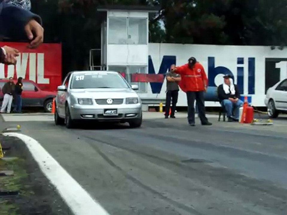Volkswagen Jetta 1.8 Turbo JKK Vs Honda Civic (Tocancipá, Colombia) Piques 1/4 de Milla