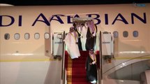 محمد بن زايد يستقبل الامير مقرن بن عبدالعزيز لدى وصوله مطار الرئاسة.