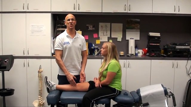 Knee Pain Reduced in 30 Seconds / Patella Release Technique Dr Mandell