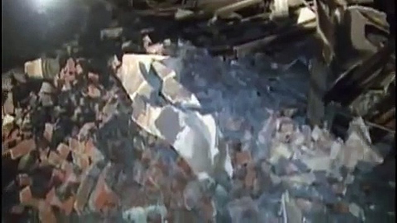 Raw Video: Earthquake in Christchurch , footage of damage to city and roads